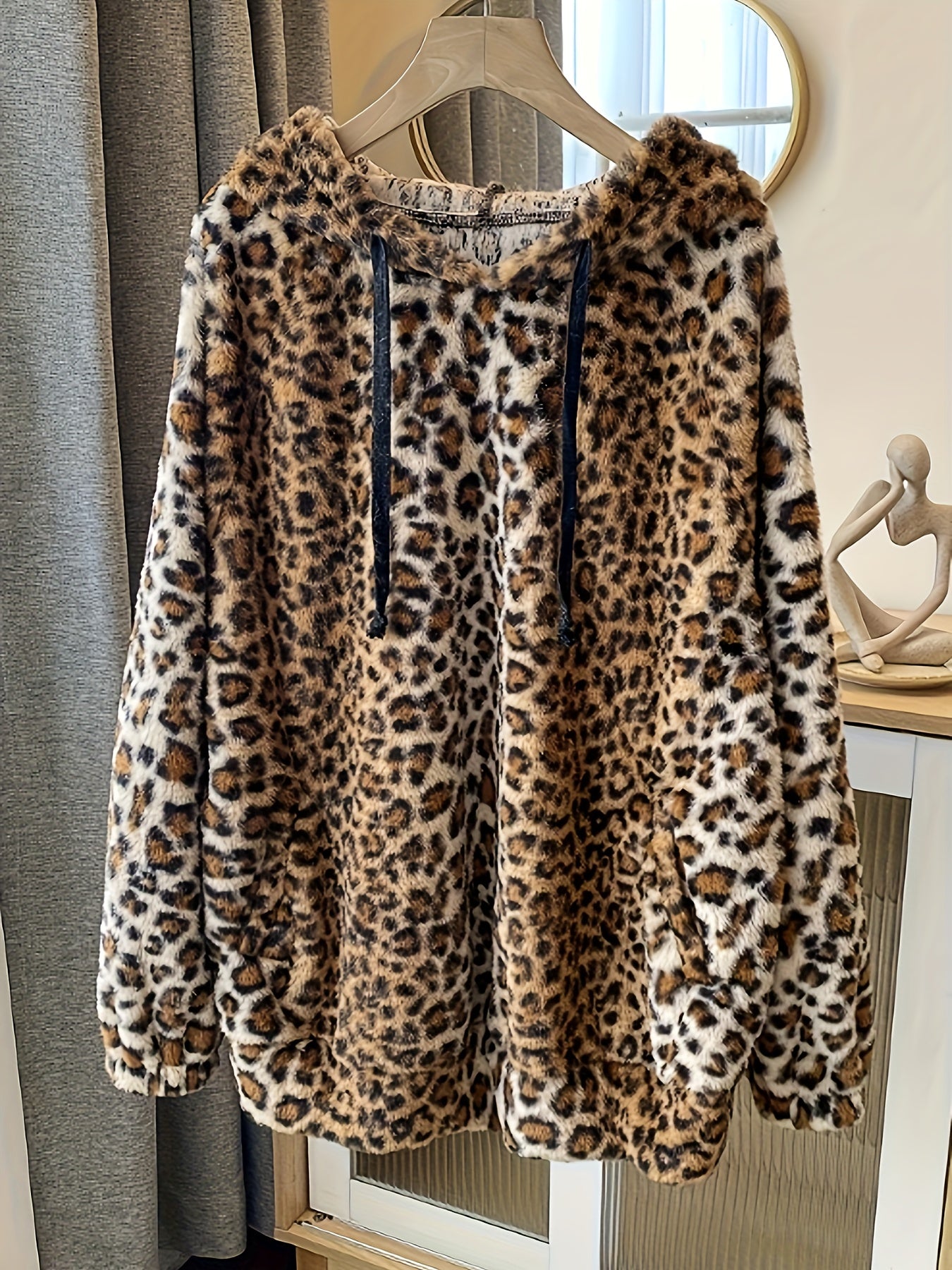 Plus Size Leopard Print Drawstring Hoodie, Casual Long Sleeve Fuzzy Sweatshirt For Fall & Winter, Women's Plus Size Clothing